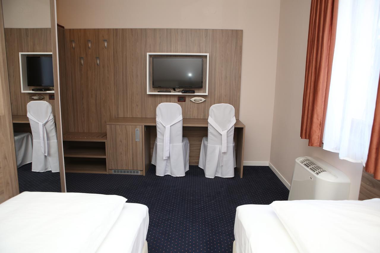 Hotel Ana 3*
